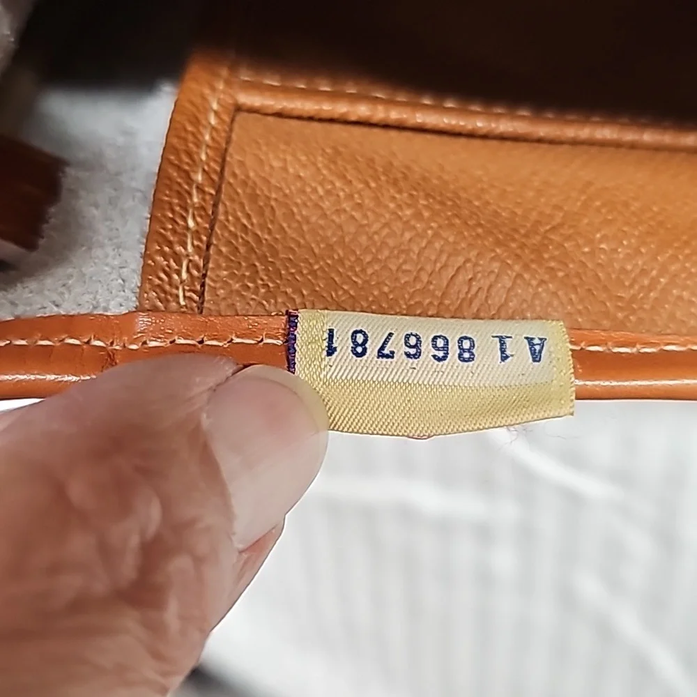 Dooney & Bourke reposhing this